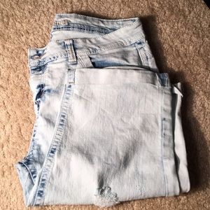 Acid Washed Knee Crops